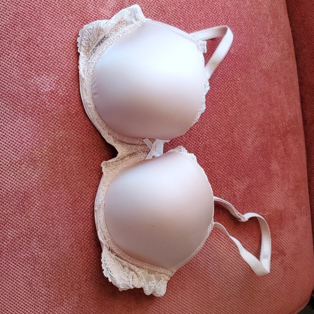 Victoria's Secret 38D bra